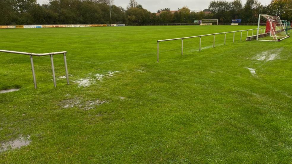 Die Platzverhältnisse in Bunde lassen keine Fußballspiele zu. © Foto: privat