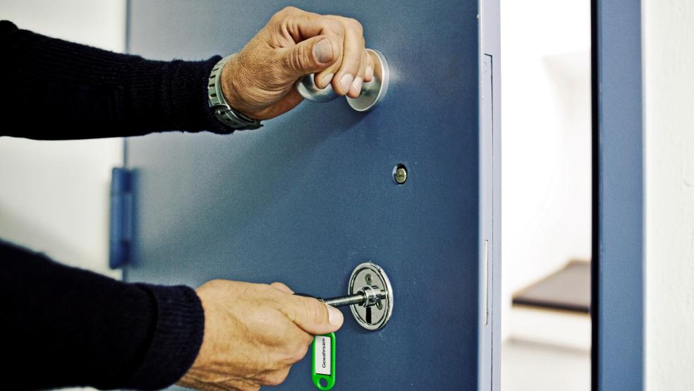 Der Weeneraner musste die Nacht in der Gewahrsamszelle verbringen. © Symbolfoto: Bundespolizei