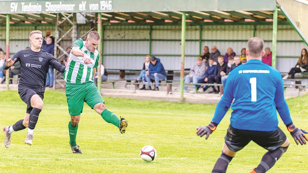 Tammo Schmidt traf zum 1:0, dieser Schuss aber wurde vom SG-Keeper pariert.  © Foto: Jungeblut