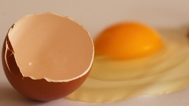 Haus mit Eiern und Gurken besudelt