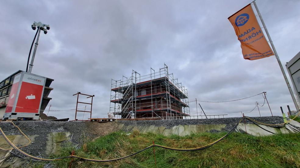 Es sei intensiv geprüft worden, so die Deutsche Bahn, ob die Kabeltrasse für die neue Friesenbrücke auch woanders verlegt werden könne. Leider gebe es aber keine andere Möglichkeit. © Szyska