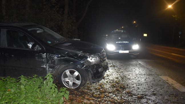Mercedes-Fahrer beschädigt Haus und Autos