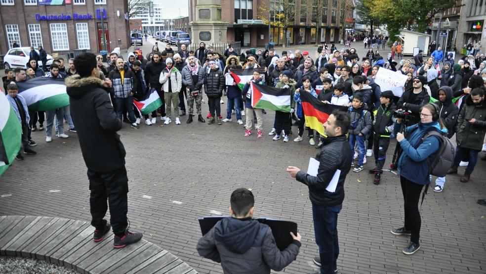 Rund 125 Menschen folgten dem Aufruf unter dem Titel »Frieden und Freiheit für die Kinder von Gaza«. © Wolters