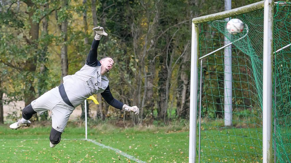 Wymeer-Boens Keeper Ingo Lüppens war beim Gegentreffer machtlos.  © Foto: Bruins