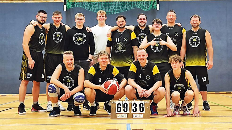 Passend zum neuen Namen haben die Basketballer aus Weener und Bunde auch neue Trikots. Gegen die »Northern Stars« aus Norden folgte zudem der erste Saisonsieg.  © Foto: privat