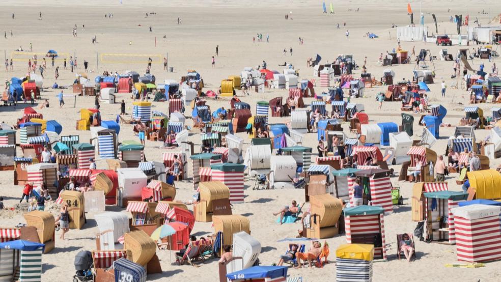 Sonne und Strand allein machen nicht den Erfolg für den Fremdenverkehr aus, hier ein Symbolbild vom Borkumer Strand. Auf der Insel tagen noch bis heute Abend Touristiker und suchen nach Lösungen für die aktuellen Probleme der Branche. © Pixabay