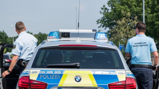Transporter-Fahrer demoliert Spiegel von Polizeiwagen