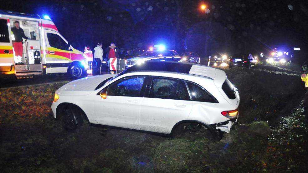 Ein Unfall mit drei beteiligten Wagen ereignete sich heute Morgen auf der Hauptstraße in Stapelmoor. In diesem Wagen saß ein Mann aus Papenburg. Er wurde leicht verletzt. © Wolters