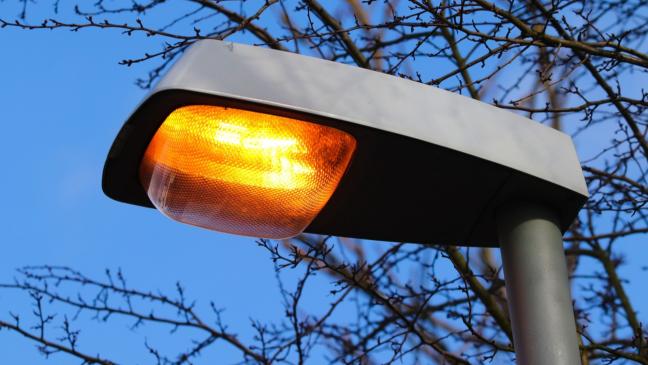 Laterne in Schräglage