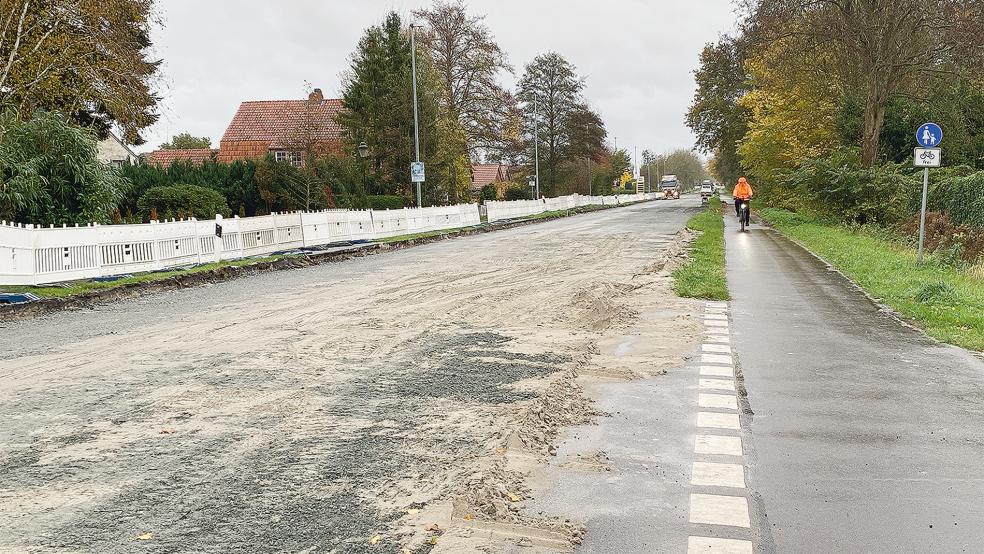 Die Baustelle an der B 436 soll in Möhlenwarf noch bis Mitte Dezember für Sperrungen sorgen.  © Foto: Hanken