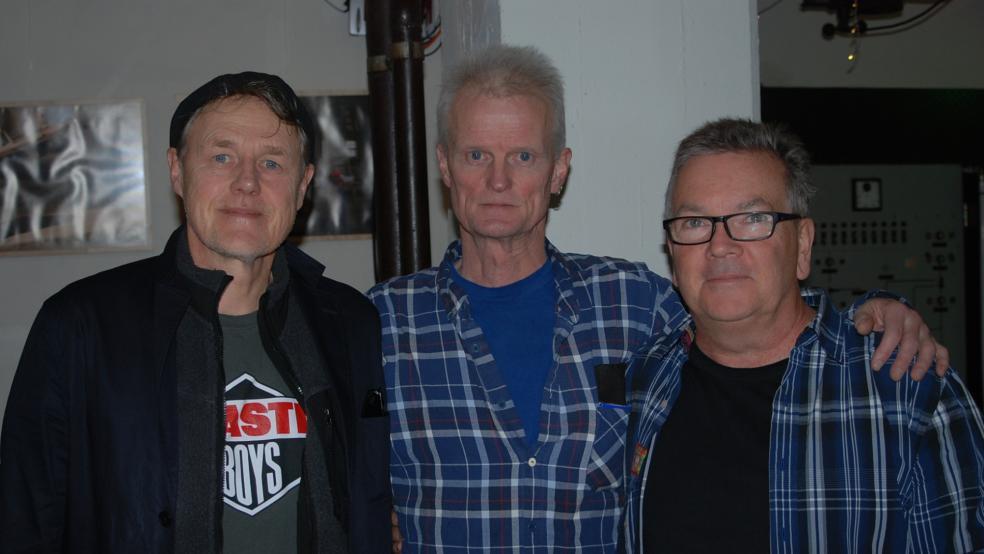 Eckhard Harjes, Andreas Bahlmann und Iko Andrae (von links) stellen heute ab 19 Uhr ihr musikalisches Grenzgänger-Projekt im "Hafen55" in Weener vor. © Hoegen