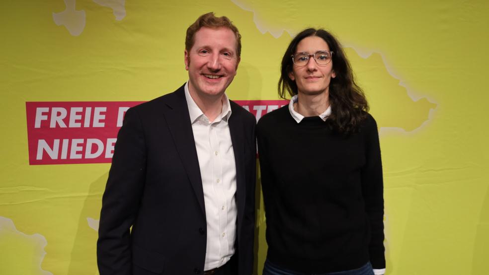 Dr. Cordula Kentler vom FDP-Kreisverband Leer mit Jan-Christoph Oetjen (links), Spitzenkandidat der niedersächsischen Liberalen für die Europawahl. © FDP