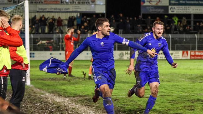 Kickers gewinnt verrückte Schlammschlacht