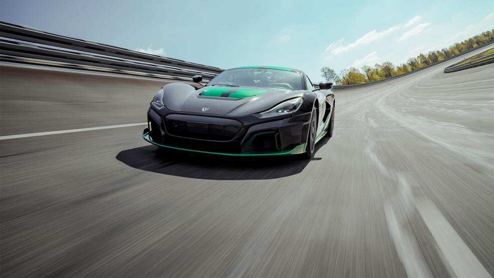 Rückwärtsraser: Der Rimac Nevera hat in Papenburg seinen nächsten Weltrekord aufgestellt.  © Foto: Rimac