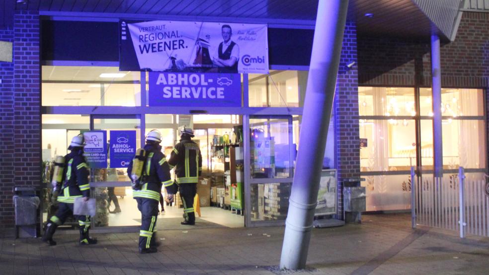 Die Feuerwehr Weener war heute um 6.16 Uhr im Combi-Markt an der Kirchhofstraße im Einsatz. Die Brandmeldeanlage hatte ausgelöst. © Feuerwehr/Rand
