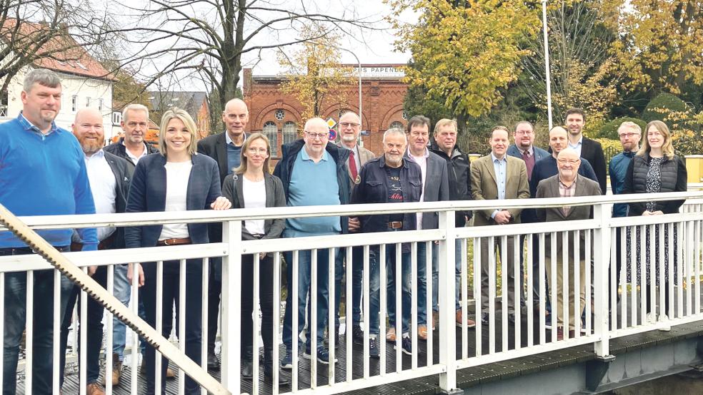 Die Hafenkapitäne waren zu Gast in Papenburg. Vierte von links Bürgermeisterin Vanessa Gattung.  © Foto: Stadt Papenburg