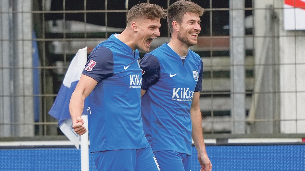 Marek Janssen (links) und Christopher Schepp haben gut lachen. Was bei Blau-Weiß Lohne erfolgreich begann, setzt sich beim SV Meppen fort.  © Foto: Picturepower/Scholz