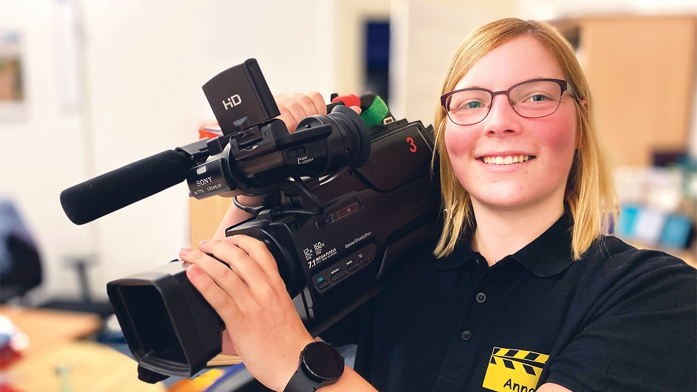 Auch mit der Kamera ist Anna Fischer bestens vertraut, wennn es gilt, die Produktionen der »Filmfreunde« einzufangen.  © Foto: Hanken