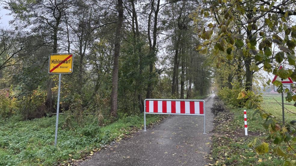 Der Sandweg in Möhlenwarf bleibt lange gesperrt. © Stadt Weener