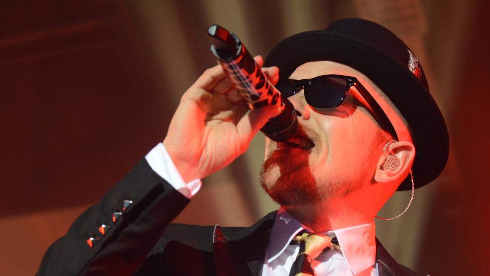 Nach wie vor begehrt: Jan Delay (hier bei einem Auftritt in Aurich) kommt 2024 nach Norderney. Die Tickets sind schon alle weg. © Hanken (Archiv)