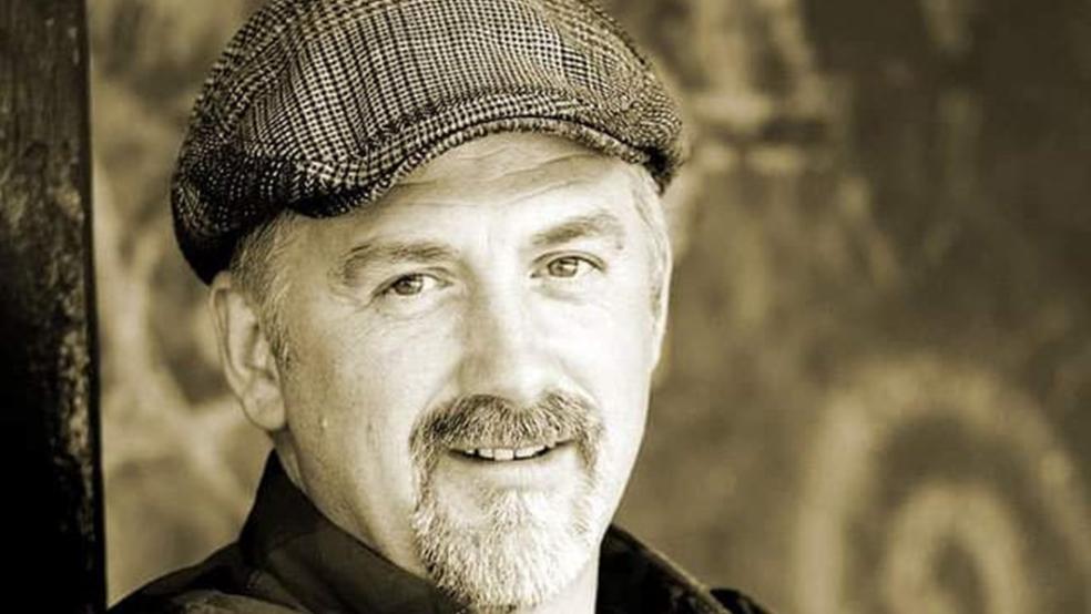 Der Leeraner Musiker Jürgen Brinker spielt heute Abend im Familienzentrum Bunde. © privat