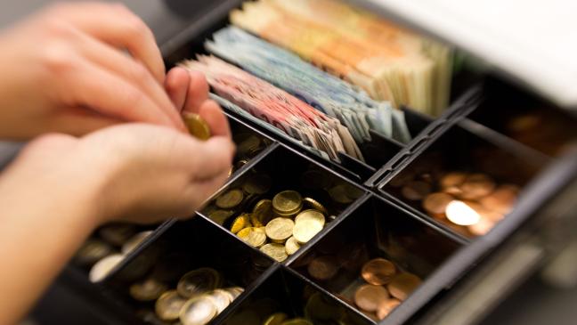 Ladendieb mit Messer bewaffnet