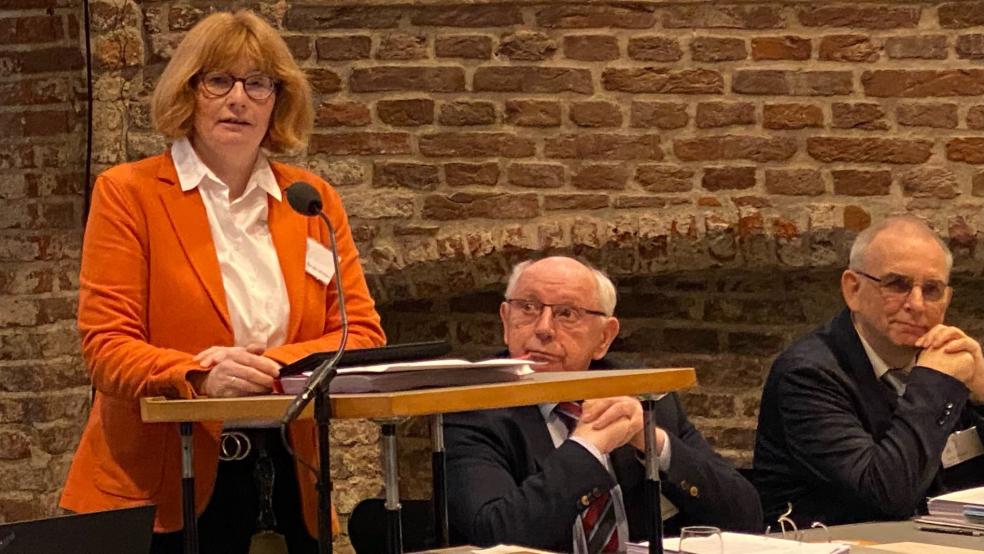 Kirchenpräsidentin Susanne Bei der Wieden bei ihrem Bericht. Neben ihr der stellvertretende Präses Jakobus Baumann. © Kuper
