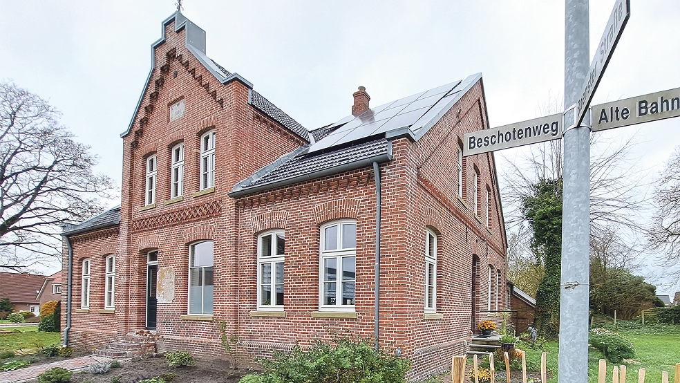Nach der weitestgehend abgeschlossenen Sanierung ist das 1898 errichtete Haus der ehemaligen Bäckerei Lokers in Beschotenweg wieder ein architektonisches Schmuckstück.  © Foto: Szyska