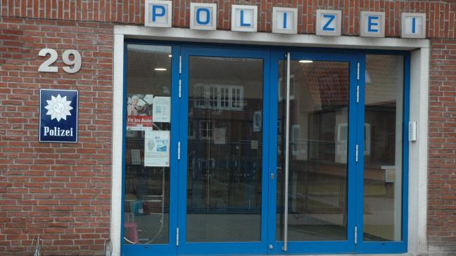 Polizistin ins Gesicht geschlagen
