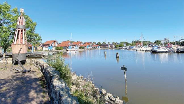 Hausbooten fehlt Wind in den Segeln