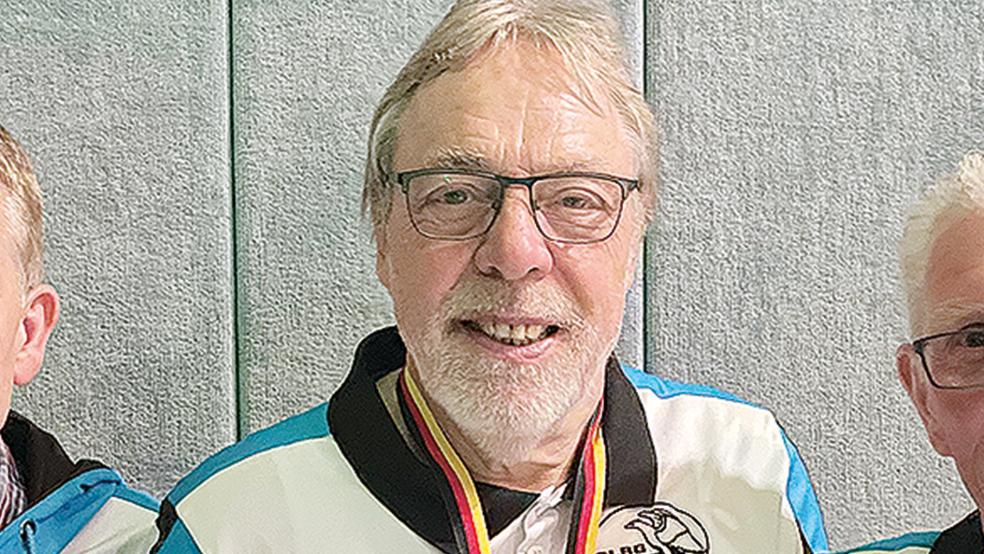 Ferdinand Reit erhält die Niedersächsische Sportmedaille.  © Foto: privat
