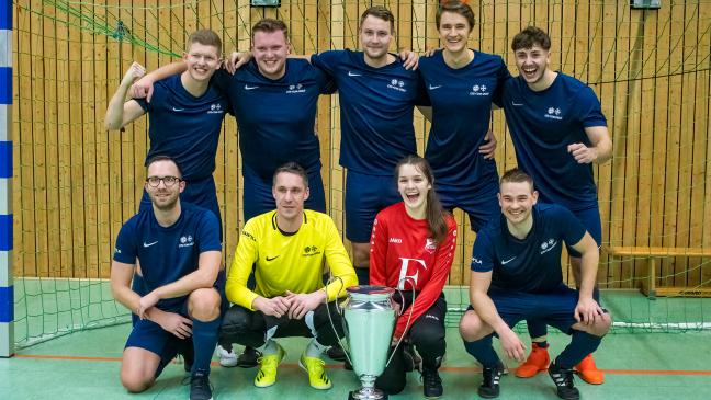 Behörden und Firmen kicken für Tafel