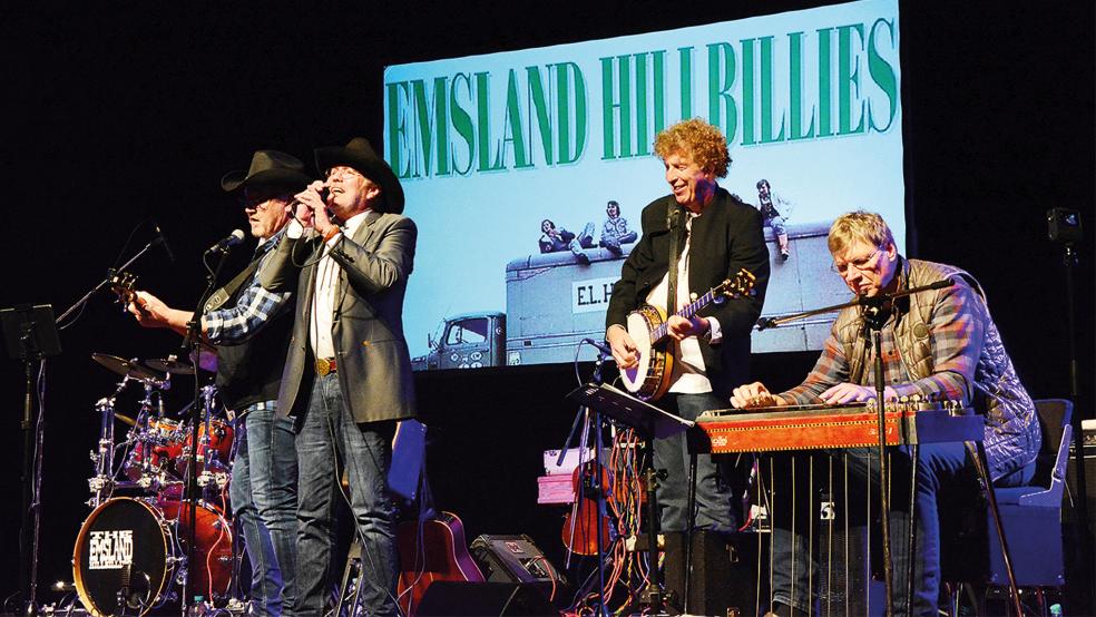 Musikalischer Rückblick auf goldene Zeiten: Die »Emsland Hillbillies« um Frontmann Hermann Lammers Meyer feierten mit einem Konzert in Papenburg ihren 50. Geburtstag.  © Foto: Eden