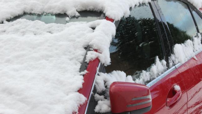 A31: Eisplatten stürzen auf Auto