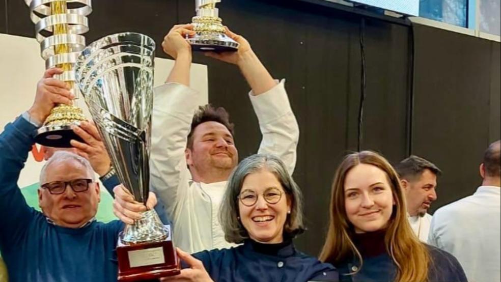 Freude über den Erfolg beim „Coppa d´Oro“: Vanessa Karafotias (vorne links) mit Maren de Boer. Die Weeneranerin arbeitet als Konditorin seit einem Jahr bei „Venezia“. © privat