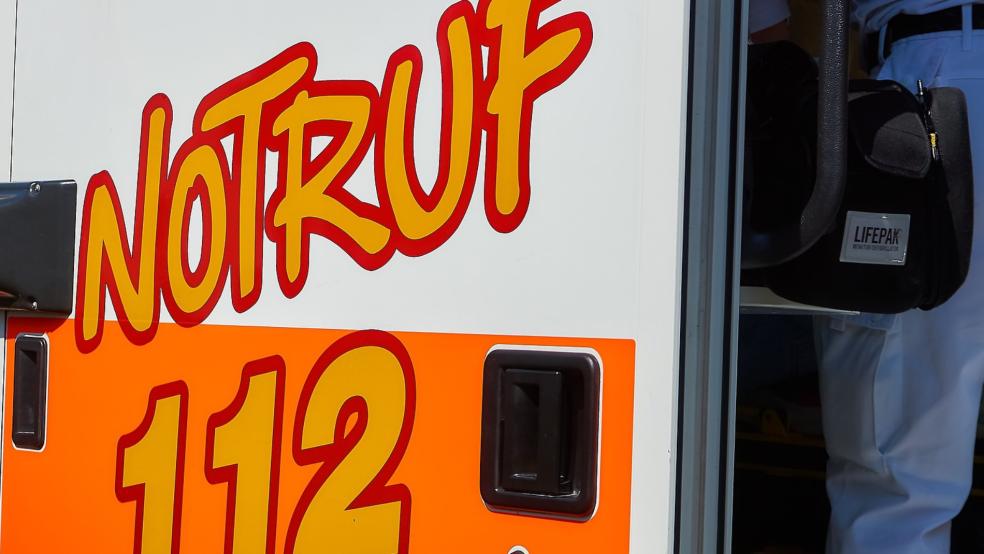 Ein 21-jähriger Autofahrer zog sich bei einem Unfall in Großefehn schwere Verletzungen zu und kam ins Krankenhaus. © Pixabay (Symbolfoto)