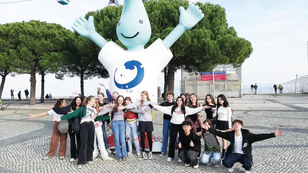 Die Schülerinnen besuchten auch das ehemalige EXPO-Gelände, das heute als Freizeitareal für Einheimische und Touristen nachgenutzt wird.  © Foto: privat