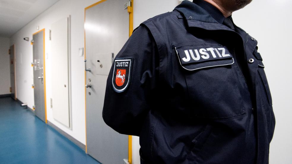 Die beiden Beschuldigten sitzen in Untersuchungshaft. © Stratenschulte (dpa/Symbolfoto)