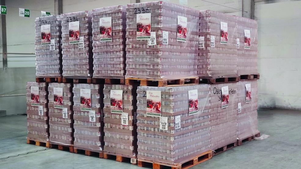 Palettenweise Futterdosen spendete das Kaufhaus Wreesmann an Tierheime und -vereine in der Region. © privat