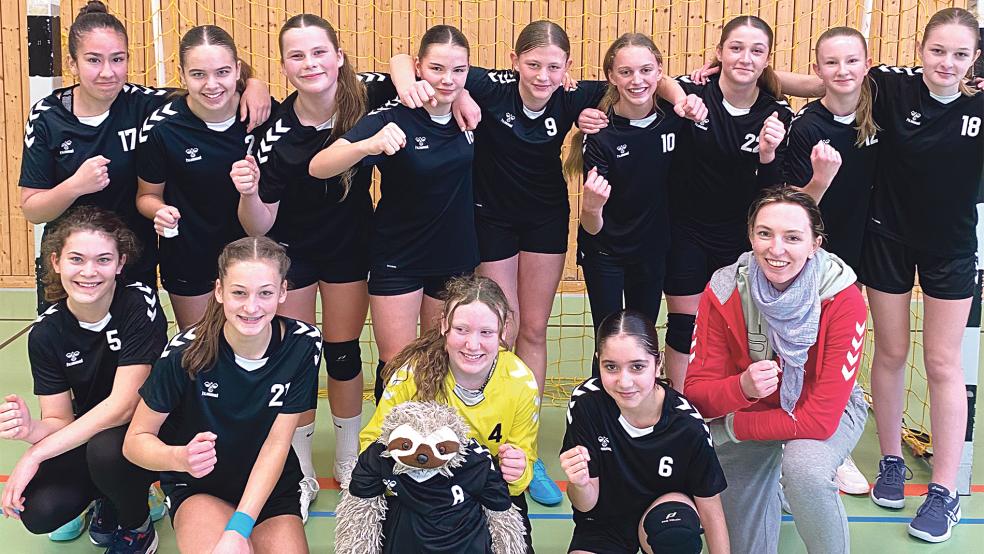 Die C-Juniorinnen der HSG Weener/Bunde freuten sich über den Sieg in Pewsum.  © Foto: privat