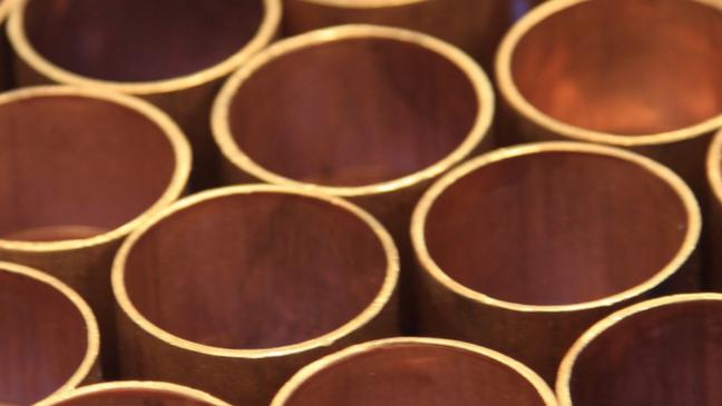 Diebe stehlen große Mengen Kupfer aus Firmenhalle