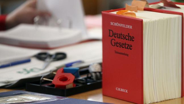 Wiederholungstäter masturbiert im Beratungsgespräch