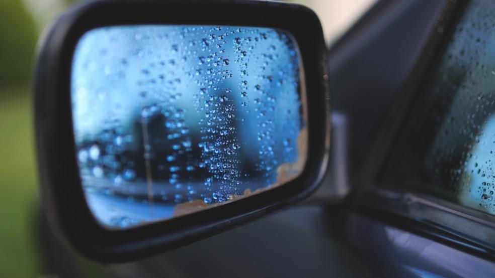 Den Außenspiegel eines VW Golf, hier ein Symbolbild, hat ein Lkw-Fahrer demoliert, als er den geparkten Wagen streifte. © Pixabay