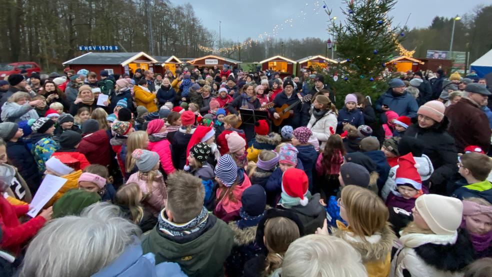 Nicht nur in Stapelmoorerheide, sondern auch in Ditzum wird am Sonntag Weihnachtsmarkt gefeiert, morgen lädt der Weihnachtsmarkt in Stapelmoor schon zum Besuch ein. © Kuper