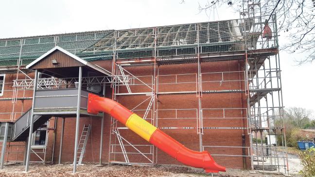 Dach-Sanierung hat begonnen