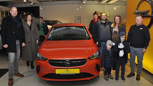 Moormerländerin gewinnt Opel Corsa