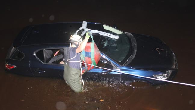 Auto landet in Sieltief in Weener