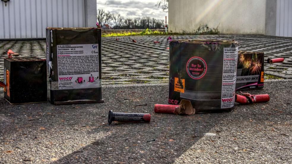 Pyrotechnik hatte ein 22-Jähriger in seiner Wohnung gelagert und damit verbotenerweise Handel getrieben.  © pixabay (Beispielbild)