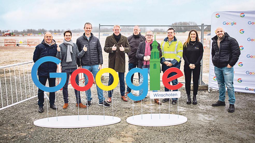 »Daumen hoch« hieß es jetzt in Winschoten beim Beginn der Arbeiten für ein neues Google-Datenzentrum für 600 Millionen Euro, das 2025 fertig sein soll.  © Foto: Google