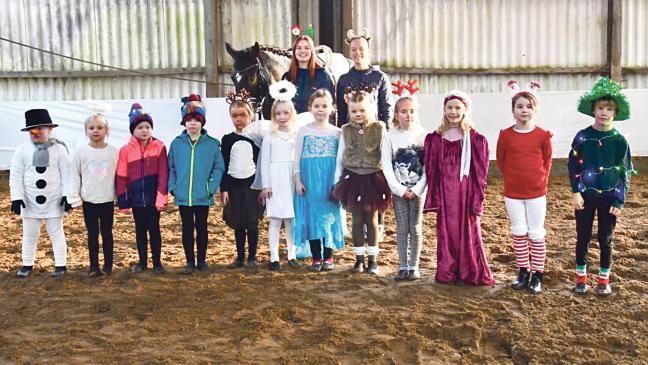 Buntes Programm bei Weihnachtsfest in der Reithalle in Bunderhee